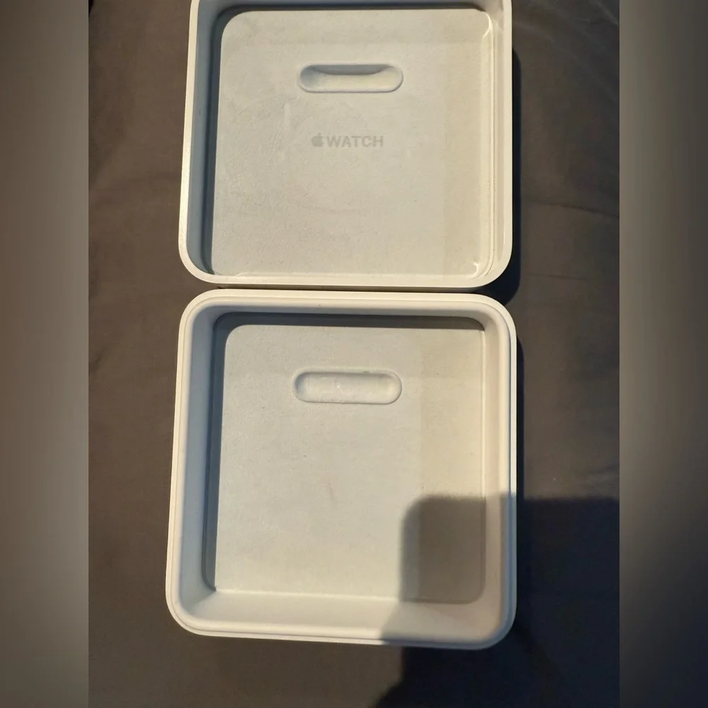 Apple Watch case‎ box no major flaws mold surface wear